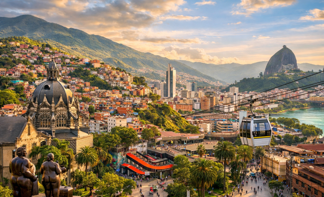 tour desde quito a medellín Ecuador